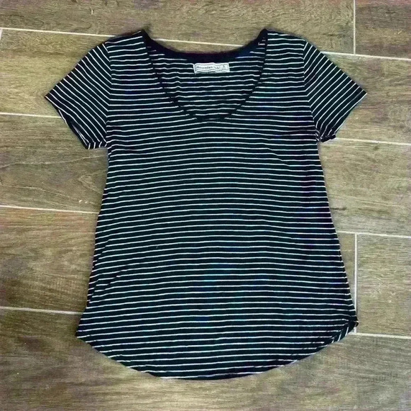 Abercrombie Striped V Neck Casual Nautical Top Size Small Comfortable Travel - Picture 1 of 2